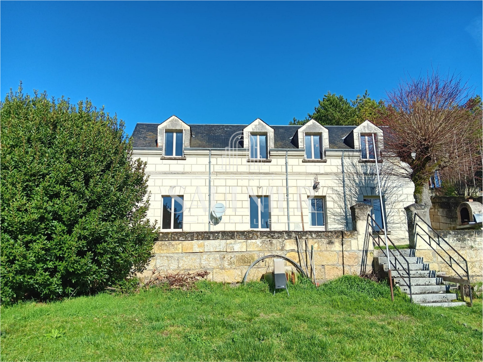 A Loches-Authentique maison vigneronne rénovée- 110 m2 avec